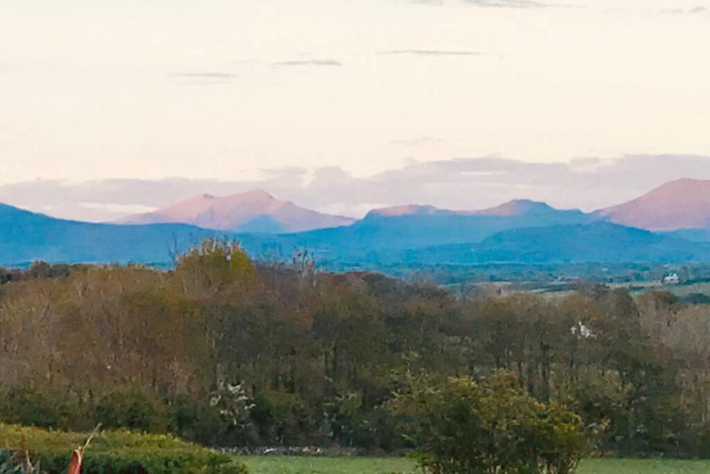 Snowdon Bay - North Wales - Stunning Llyn Peninsula Mountain & Ocean Views - Wilde Retreats Pwllheli Exterior foto